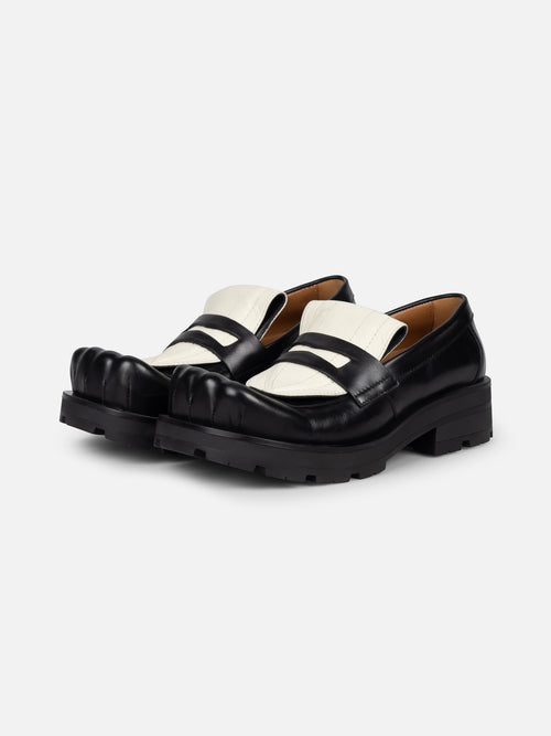 BANANA MOCCASIN MOGGIES in BLACK WHITE