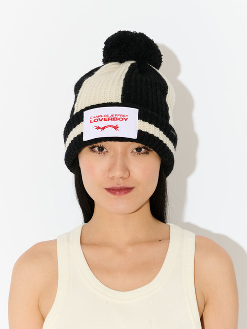 POMPOM BEANIE in BLACK ECRU