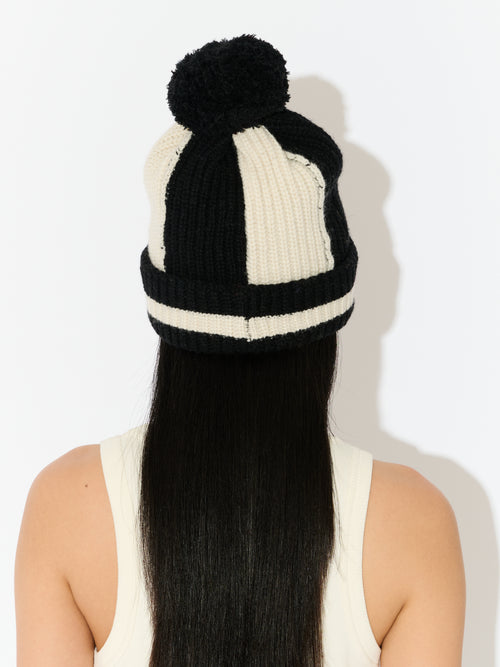 POMPOM BEANIE in BLACK ECRU
