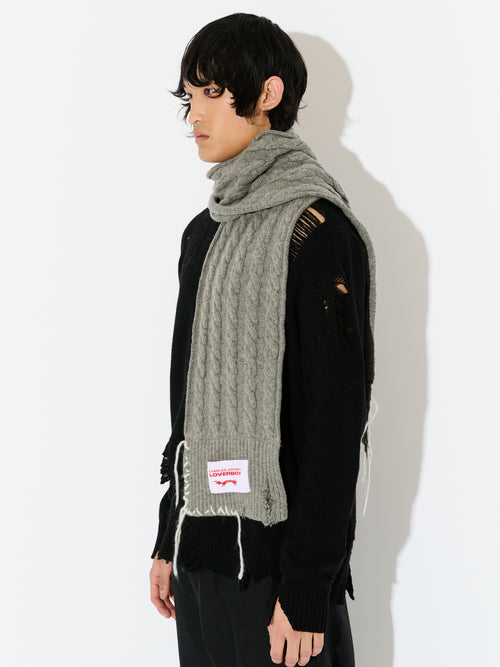 CABLE KNIT SCARF in GREY