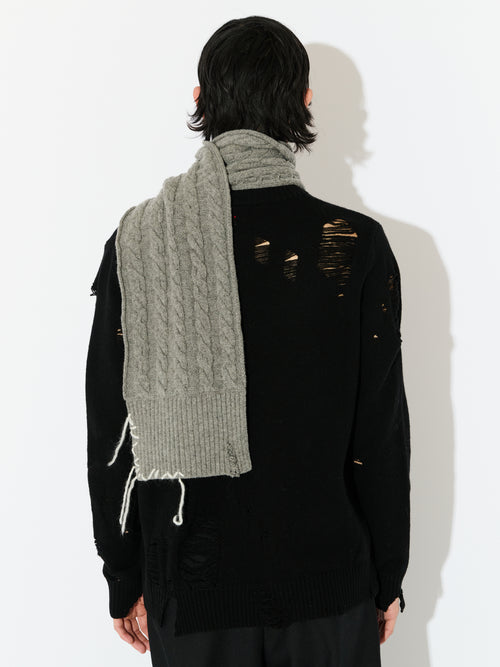 CABLE KNIT SCARF in GREY