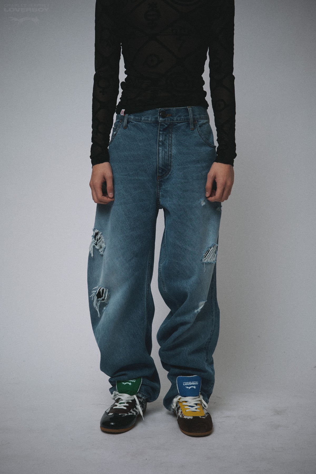 DISTRESSED TOPSY TURVY JEANS in LIGHT DENIM