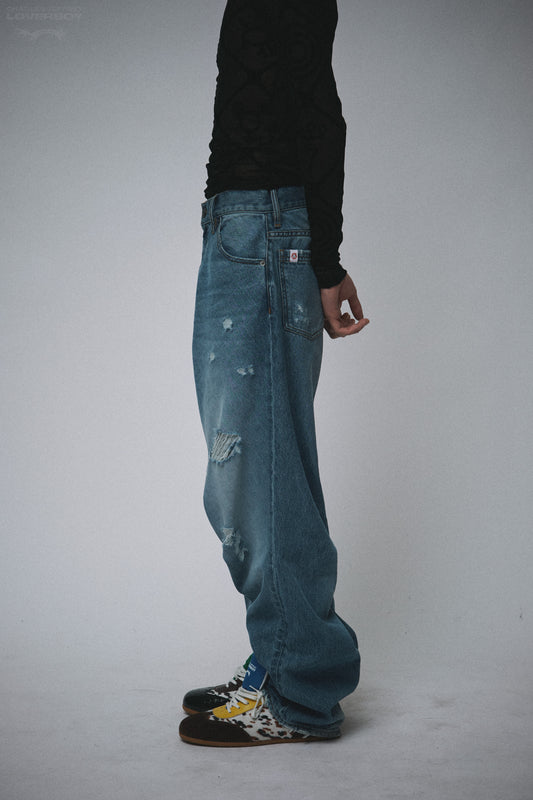 DISTRESSED TOPSY TURVY JEANS in LIGHT DENIM