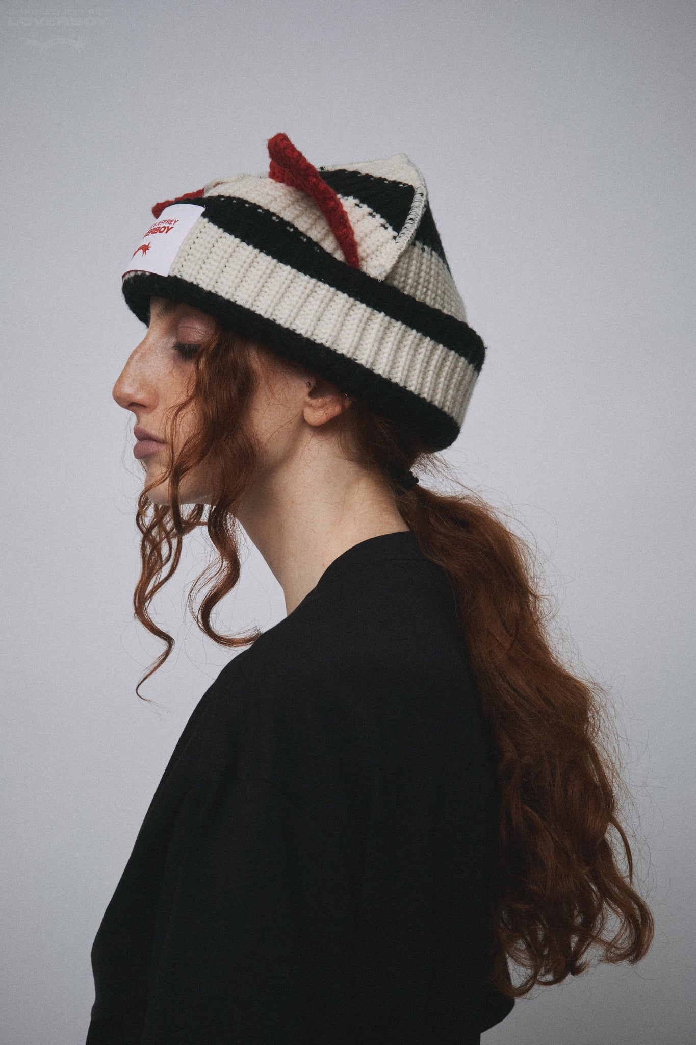CHUNKY EARS BEANIE EXCLUSIVE in ECRU BLACK RED