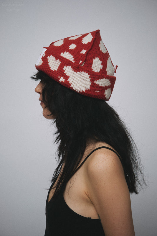 POLKA DOT BEANIE in RED ECRU
