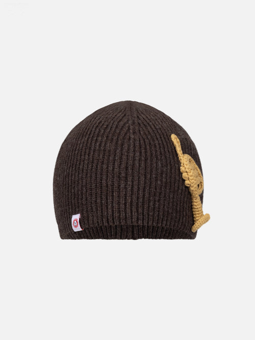 APPLIQUE RIB BEANIE in BROWN TRUMPET