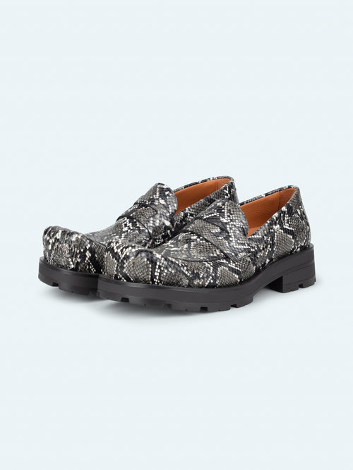 SHEATHED MOCCASIN MOGGIES in GREY