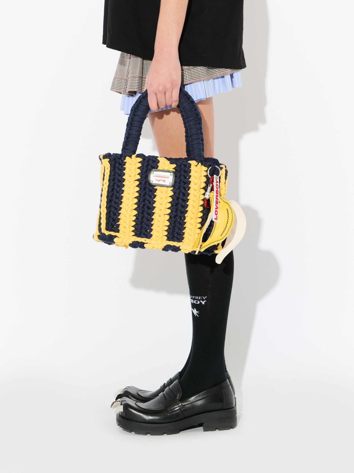 関税送料込♪Charles Jeffrey LOVERBOY/Knitted Bucket Bag BUCKET BAG WITH BANANA PEEL KEYRING in BLUE