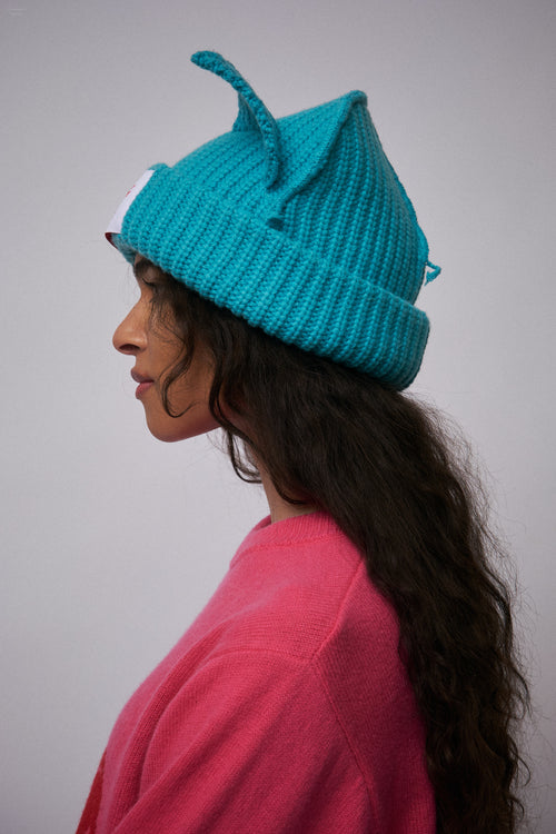 CHUNKY EARS BEANIE EXCLUSIVE in BLUE RED