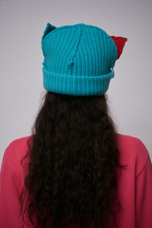 CHUNKY EARS BEANIE EXCLUSIVE in BLUE RED