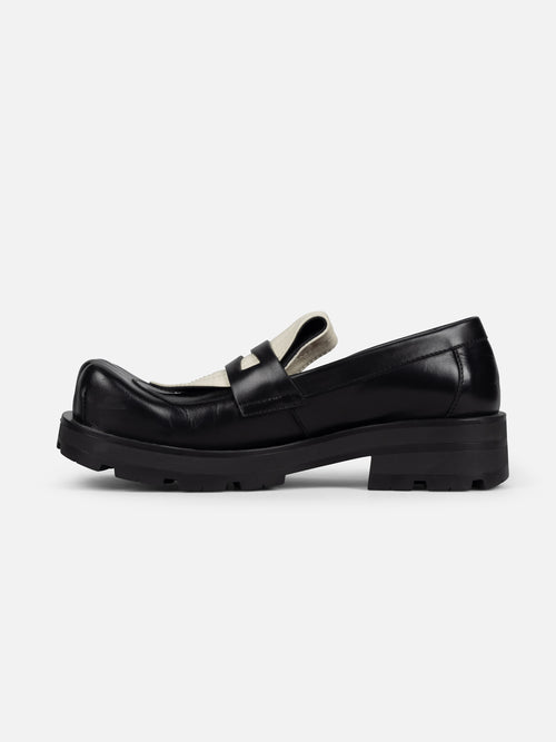 BANANA MOCCASIN MOGGIES in BLACK WHITE
